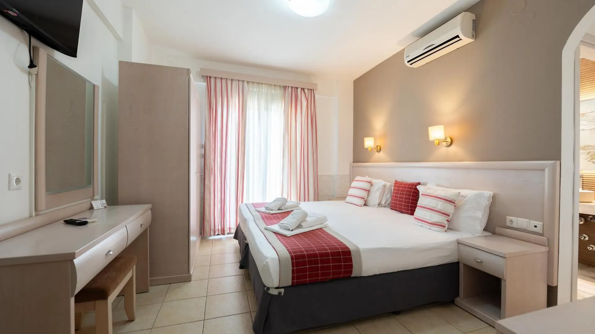 ** Hotel de apartamente Hotel Areti Neos Marmaras Grecia
